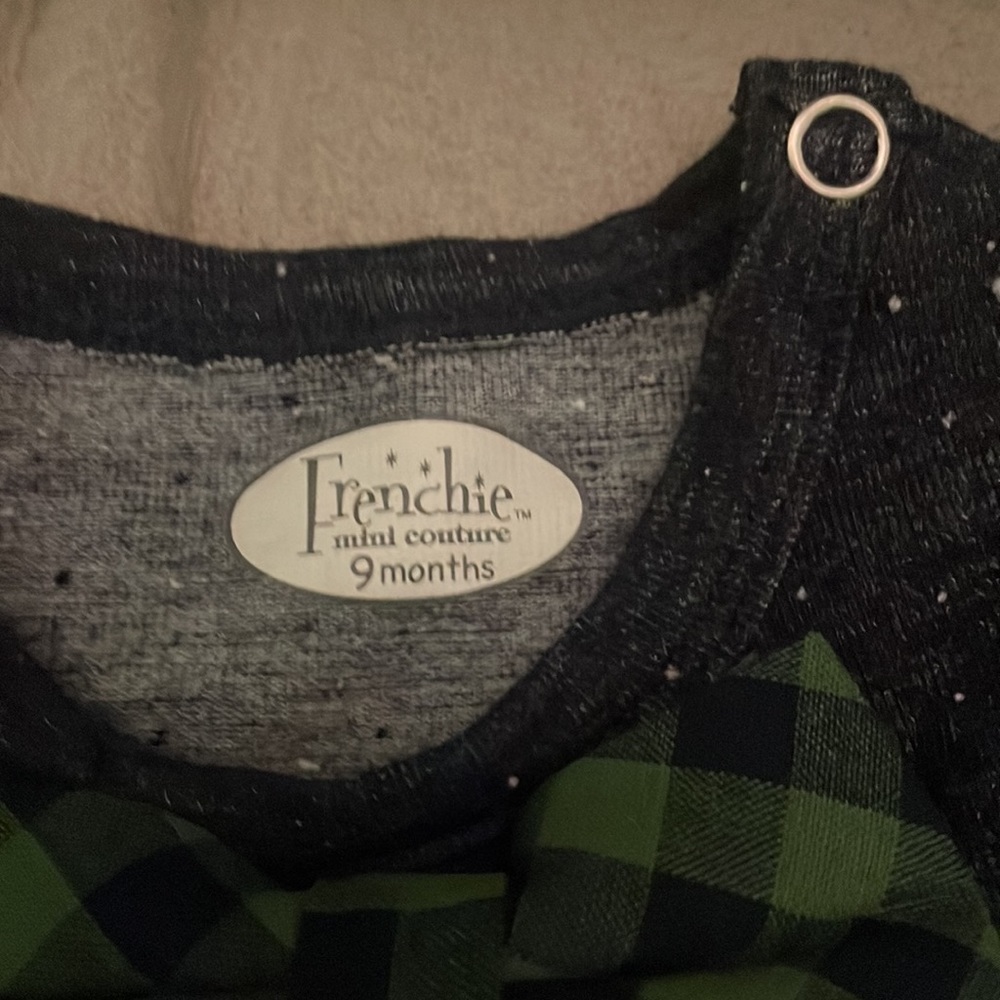 Infant Boy Onesie With Attached Bow tie 9M - Picture 3 of 6